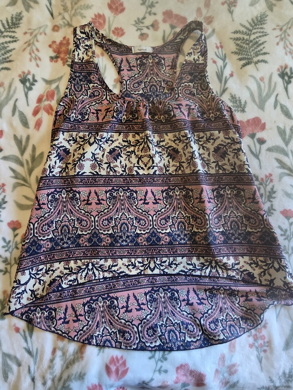 Teenbell Floral Pattern Light Dressy Tank